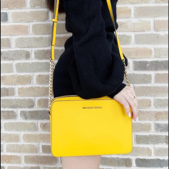 Gaby’sBags👜💕-NWT Michael Kors Crossbody - Picture 4 of 6